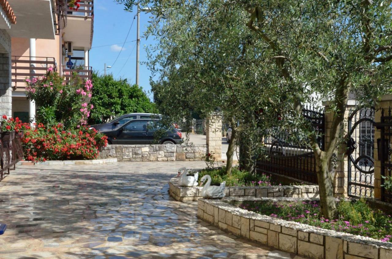 Apartments Ruza Umag Luaran gambar